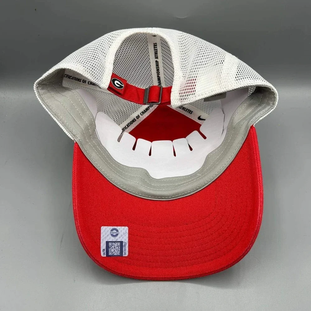 Nike Club Georgia Bulldogs Trucker Hat Men M-L Red White Strap Back Cap New